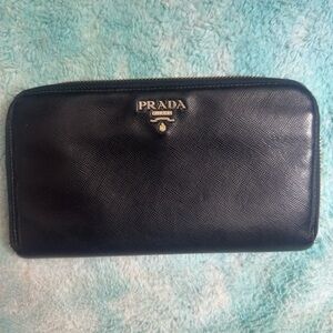 SOLD - Prada wallet - authentic